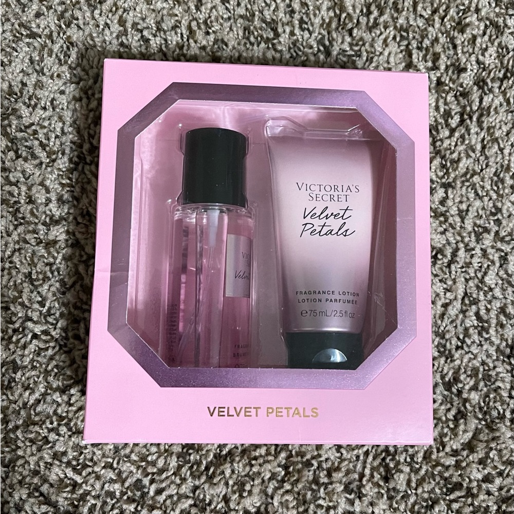 VS Velvet Petals Gift Set